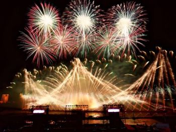 中國花火大會“慢城焰火·歌手之夜”花火盛典